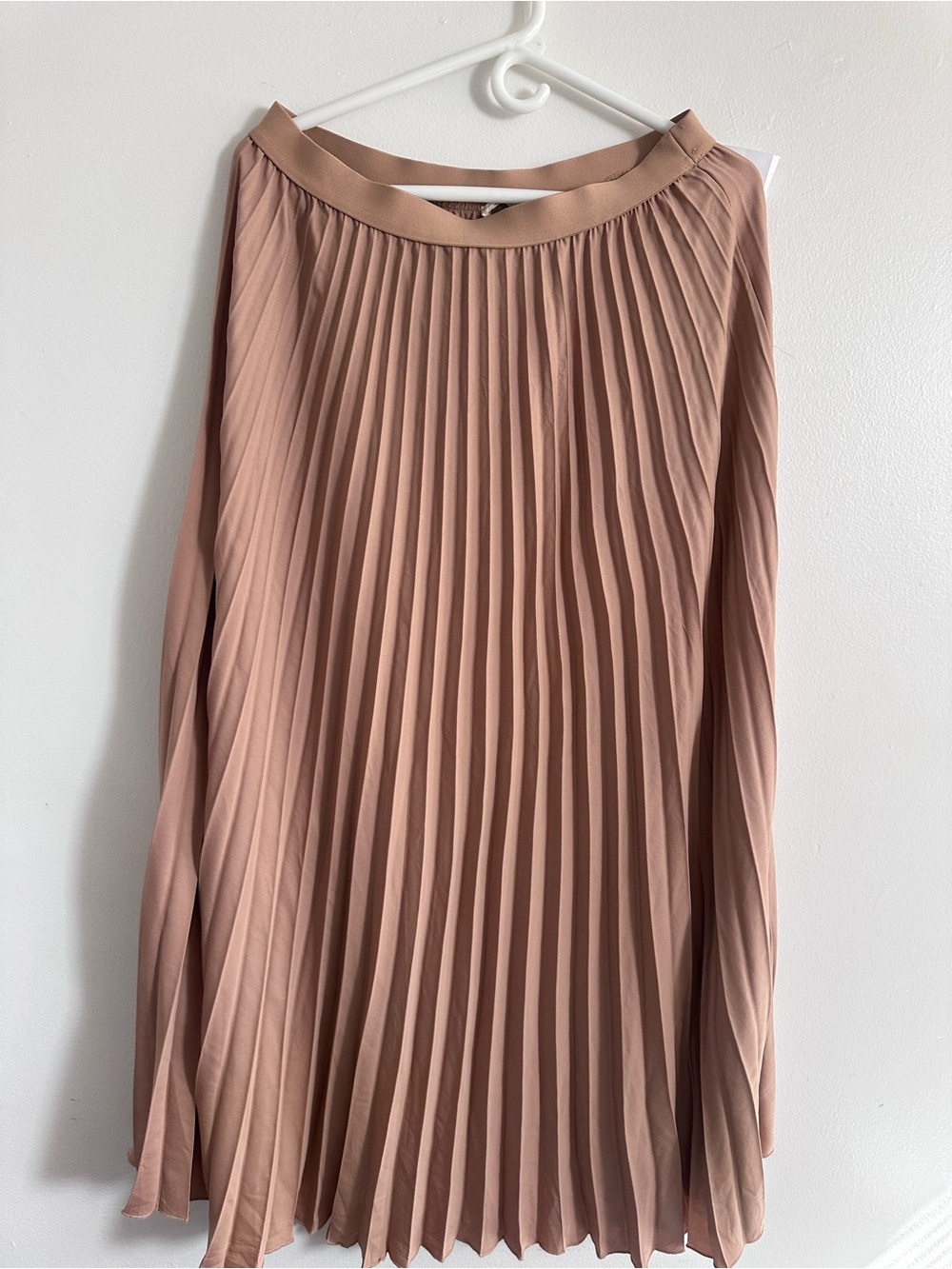 Kori Pleated Midi Skirt in Blush Taupe